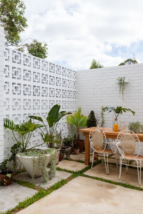 Breezeblocks add a feature wall to this small courtyard garden. The Nature Inspired Eco House | House Nerd home tour.  #housenerd #recycledhome #homeideas breezeblocks #smallgardenideas Coolest Houses, Small Courtyard Garden, Nerd Home, Small Courtyard, Small Courtyard Gardens, Courtyard Gardens Design, Courtyard Design, Small Courtyards, 카페 인테리어 디자인