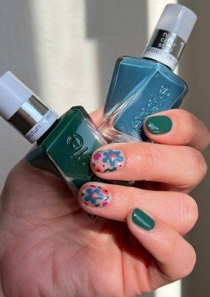 @essiepolish Daisy Jones And The Six Nails, Groovy Daisy, Daisy Nail Art, Essie Colors, America Nails, Couture Nails, Essie Polish, Dry Nails Quick, Essie Gel Couture