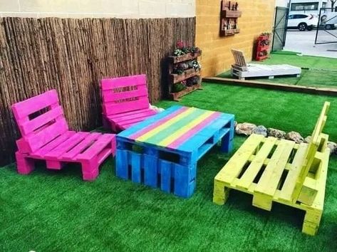 Pallet Patio Furniture Diy, Pallet Patio Furniture, Pallet Patio, Furniture Rustic, Outside Furniture, Furniture Free, Diy Wall Art Decor, Patio Diy, Outdoor Patio Furniture Sets