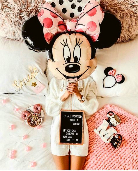 Disneyland Ideas, Prom Hair Styles, Happy Friday Morning, Disneyland Photography, Disney Balloons, Mickey Balloons, Disneyland Pictures, Mickey Mouse Art, Disney Iphone