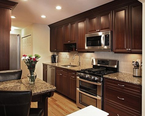 Dark Brown Kitchen Cabinets, Mahogany Kitchen, Dark Wood Kitchen, Kitchen Cabinet Interior, Dark Wood Kitchen Cabinets, Backsplash With Dark Cabinets, Traditional Kitchen Cabinets, Espresso Kitchen Cabinets, Brown Kitchen Cabinets