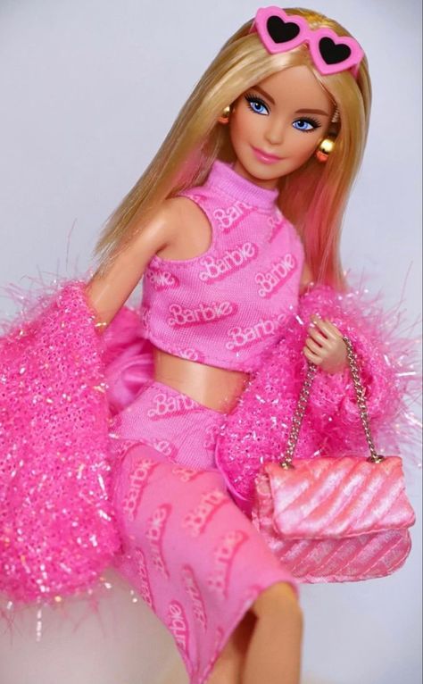 Barbie supermodel Barbie Funny, Barbies Pics, Barbie Halloween, Barbie Cartoon, Barbie Images, Barbie Costume, Pink Lifestyle, Im A Barbie Girl, Fashionable Clothes