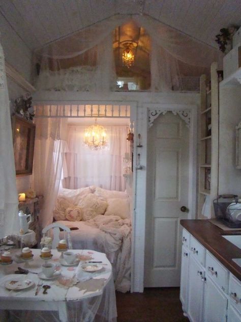 Baños Shabby Chic, Cocina Shabby Chic, Chic Bedroom Design, Shabby Chic Living, Decor Ikea, Shabby Chic Room, Shabby Chic Living Room, Tea For Two, Shabby Chic Bathroom