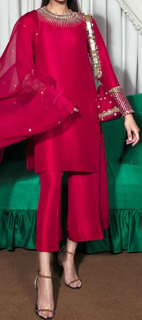 Pink Suit Design, Pink And Red Outfit, Hot Pink Suit, Pakistani Suits Party Wear, Pink Suits Women, Marriage Suits, Clothing Store Interior, Pink Kurta, Wedding Lehenga Designs