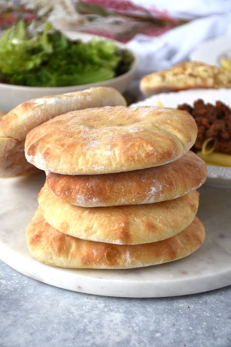 Lepinja Bread Recipes, Traditional Serbian Recipes, Serbian Bread, Balkan Breakfast, Bosnian Food, Fluffy Bread, Pita Bread Recipe, Bosnian Recipes, Serbian Recipes