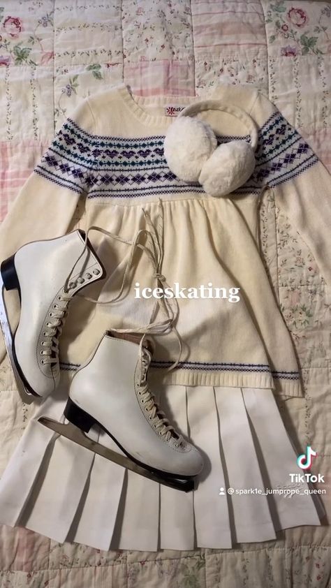 Gilmore Girls Coquette, Aesthetic Ice Skating, Skating Outfit, Ice Skating Outfit, Downtown Outfits, Skating Outfits, Really Cute Outfits, Preppy Outfits, Looks Vintage