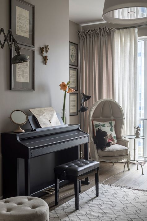 Small Piano Room, Piano Room Design, French Style Interior Design, Piano Room Decor, Piano Living Rooms, Russian Design, Music Space, Piano Decor, Dining Room Remodel