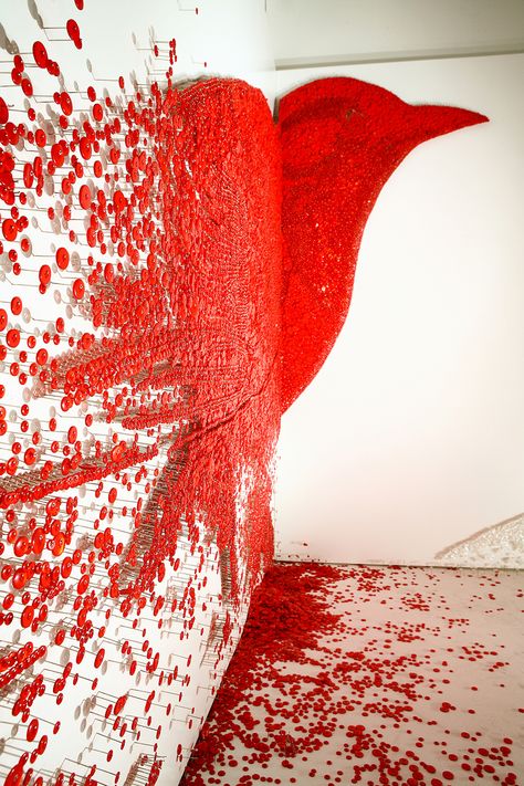 Ran Hwang Uses Buttons to Create Large-Scale Installations | Hi-Fructose Magazine Charcoal Drawings, Red Decor, Red Bird, Wow Art, Push Pins, Button Art, Art And Illustration, Sculpture Installation, Land Art