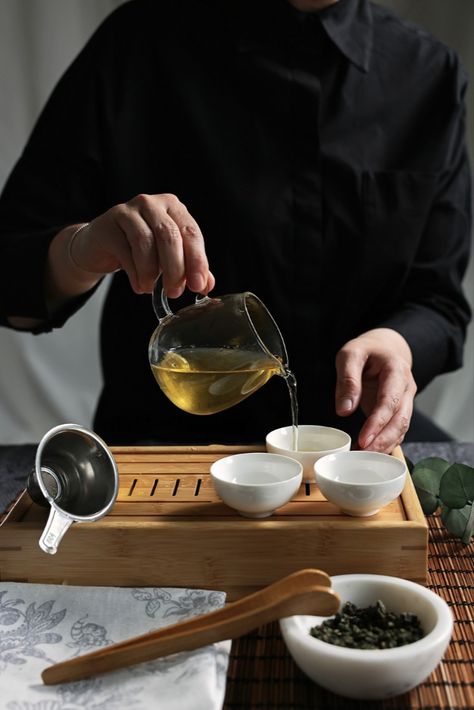 Gong Fu Cha Chinese tea ceremony Chinese Tea Room, Gong Fu Cha, Tea Lounge, Asian Tea, Chinese Bamboo, Chinese Tea Ceremony, Mini Teapot, Bamboo Tray, Tea Storage