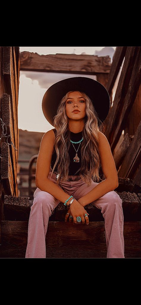 Western Outfits Photography, Western Outfits For Picture Day, Western Wear Photoshoot, Cute Country Birthday Outfits, Western Outfits Women Senior Pictures, Cowgirl Pics Aesthetic, Summer Western Senior Pictures, Casual Outfits Senior Pictures, Poses For Country Pictures