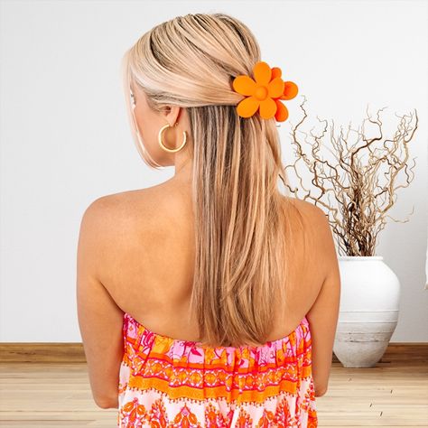 Check out this beautiful tangerine flower hair clip! Its vibrant color is sure to make any hairstyle pop😀 Flower Claw Clips, Matte Hair, Cute Hair Accessories, Hair Clips For Women, Cute Hair, Claw Clips, Flower Hair Clips, Hair Claws & Clips, Large Flowers