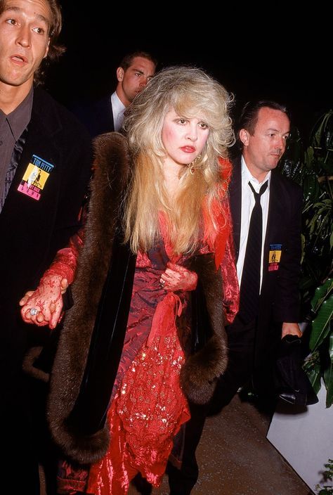 Stevie Nicks 80s, Stevie Nick, Groovy Fashion, Stevie Nicks Style, Lindsey Buckingham, Stevie Nicks Fleetwood Mac, Witchy Fashion, Mtv Videos, Time Life