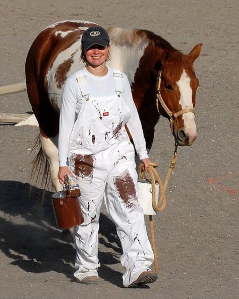 Paint Horse Costume                                                                                                                                                     More Paint Horse Halloween Costumes, Horse Halloween Ideas, Horse Fancy Dress, Horse Halloween Costumes, Horse Costume, Amazing Halloween Costumes, Cowgirl Outfit, Horse Costumes, Horse Fashion