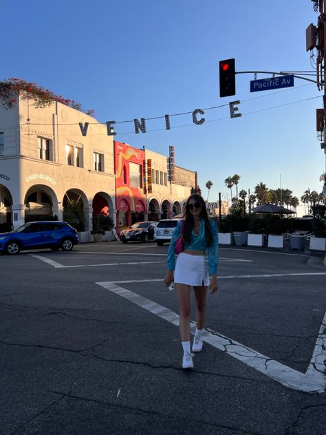 Los Angeles Outfits Aesthetic, Venice Beach California Aesthetic, Los Angeles Girl Aesthetic, Los Angeles Picture Ideas, Los Angeles Instagram Pictures, Venice Beach Outfit, California Picture Ideas, Los Angeles Photo Ideas, Venice Beach Aesthetic