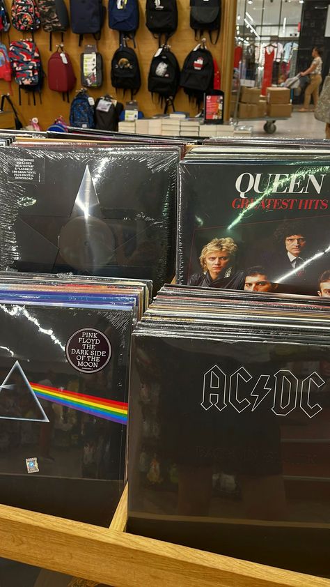 Vinyl Record Shop, Record Crafts, Vinyl Aesthetic, Queen Band, Record Shop, Aesthetic Indie, Vinyl Music, Record Players, Music Mood