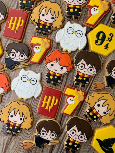 Harry Potter Iced Cookies, Harry Potter Theme Cookies, Harry Potter Butter Beer Cookies, Harry Potter Biscuits, Harry Potter Cookie Cake, Harry Potter Macarons, Harry Potter Cookies Decorated, Harry Potter Sleepover Ideas, Harry Potter Sugar Cookies