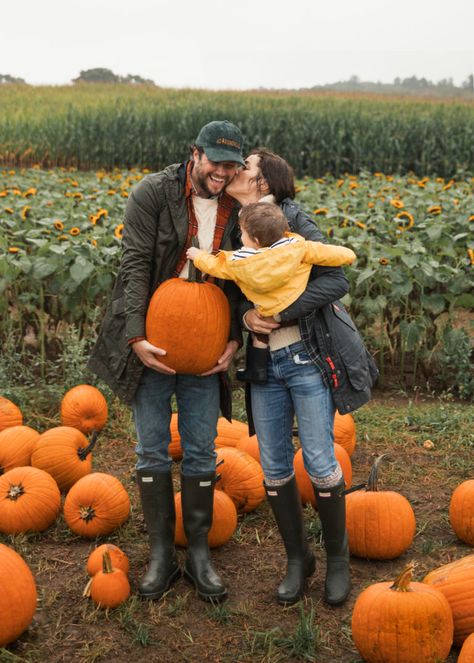 Times are a Changin' - Classy Girls Wear Pearls Pumpkin Patch Photoshoot Baby, Pumpkin Patch Outfit Family, Pumpkin Patch Photography, Fall Baby Photos, Farm Orchard, Pumpkin Patch Photoshoot, Pumpkin Patch Pictures, Kiel James Patrick, Classy Girls Wear Pearls