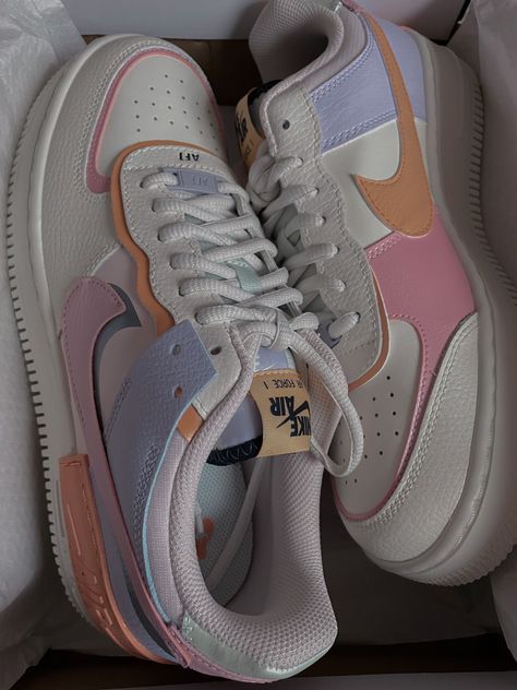 Nike Heels Sneakers, Nike Shoes Teen Girl, Nice Air Force 1, Trendy Nike Shoes For Women, Nike Shoes Women Air Force, Airforce Shadow, Nike Shoes Aesthetic, Tenis Nike Air Force, Nike Air Force Women