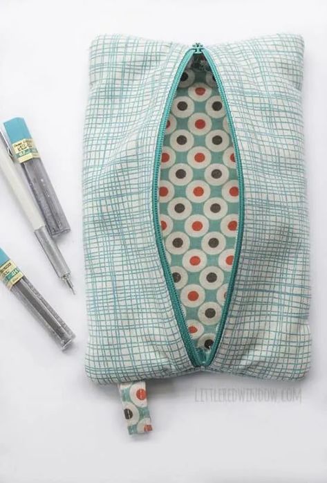 Sew A Gift, Pencil Case Sewing, Zipper Pencil Case, Back To School Crafts, Pouch Tutorial, Beginner Sewing, Beginner Sewing Projects Easy, Leftover Fabric, Bag Ideas