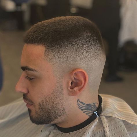 Bald Fade Buzzcut Men, Mid Skin Fade Buzzcut, High Skin Fade Buzzcut, Buzzcut Skin Fade, Buzzcut High Fade, Short Hair Styles Boy, Men Buzzcut Fade, Semi Bald Fade Haircut Men, Barber Haircuts Mens