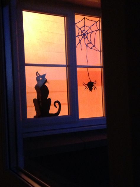 Halloween Diy Window Decorations, Halloween Sillouette Art Window Diy, Halloween Silouette Ideas, Halloween Window Display Home, Halloween Window Ideas, Halloween Cat Decorations, Halloween Craft Party, Window Halloween Decorations, Diy Halloween Window Decorations