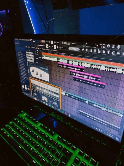 Fl studio, hacer una cancion Beat Making Aesthetic, Rap Studio Aesthetic, Rapping Studio, Producing Music Aesthetic, Fl Studio Aesthetic, Producer Aesthetic, Rap Studio, Music Production Studio, Music Studio Aesthetic