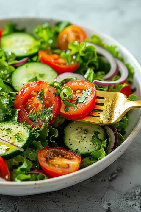 Menu Photoshoot, Viral Cucumber, Ramzan Images, Garden Salad Recipe, Turkish Salad, Low Calorie Salad, Food Noodles, Cucumber Salad Recipe, Dairy Free Dinner