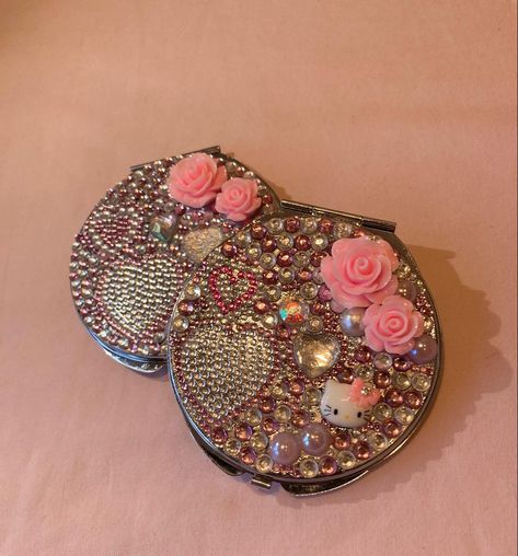 Bedazzled Mirror, Decoden Mirror, Pink Gyaru, Junk Case, Rhinestone Mirror, Decoden Diy, Mini Copper, Pocket Mirrors, Makeup Vanity Mirror