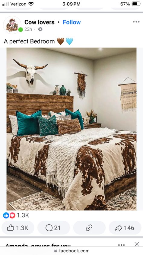 Master Bedrooms Decor Highland Cow, Turquoise Western Bedroom, Cowgirl Room Ideas Rustic, Cute Cowgirl Room Ideas, College Western Dorm Room Ideas, Western Girl Bedroom Ideas, Girls Country Bedroom, Western Bedrooms Teenage Girl, Western Themed House