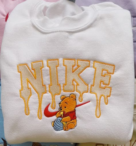 Winnie The Pooh Nike, Brown Jumper, Aesthetic Sweaters, Custom Crewneck, Vintage Nike Sweatshirt, Cute Nike Outfits, Stylish Hoodies, Cute Shirt Designs, Kleidung Diy