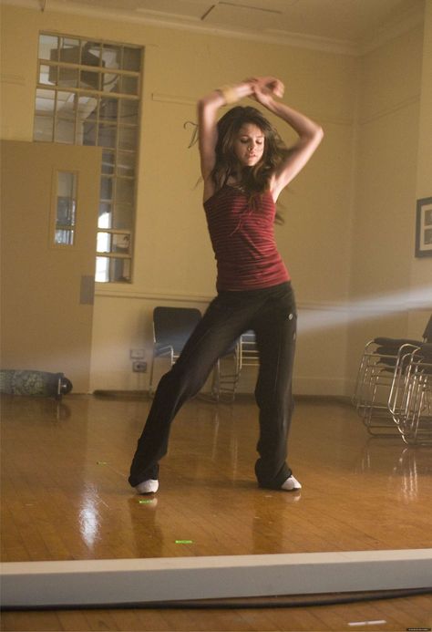 Selena Gomez as Mary Santiago, in Another Cinderella Story. Cinderella Story Movies, Another Cinderella Story, Cinderella Movie, Spy Kids, Selena Gomez Pictures, Cinderella Story, A Cinderella Story, Selena G, Character Inspired Outfits