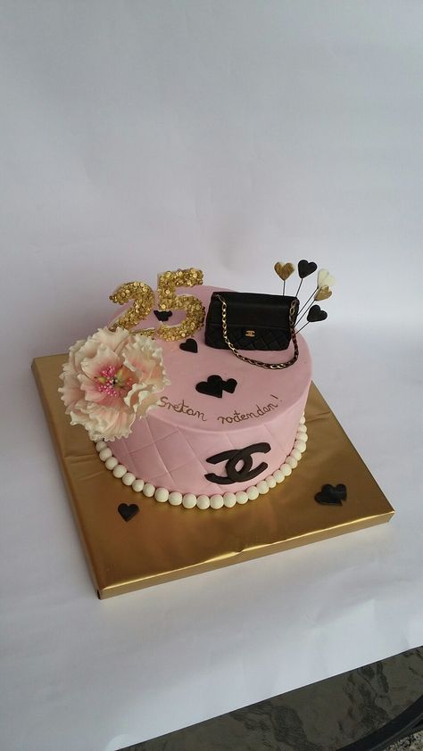 Cake Purse Ideas, Purse Cakes Ideas Birthday, Purse Cake Ideas, Channel Purse, Birthday Cale, Glam Birthday, Purse Decorations, Queen Cakes, Purse Cake