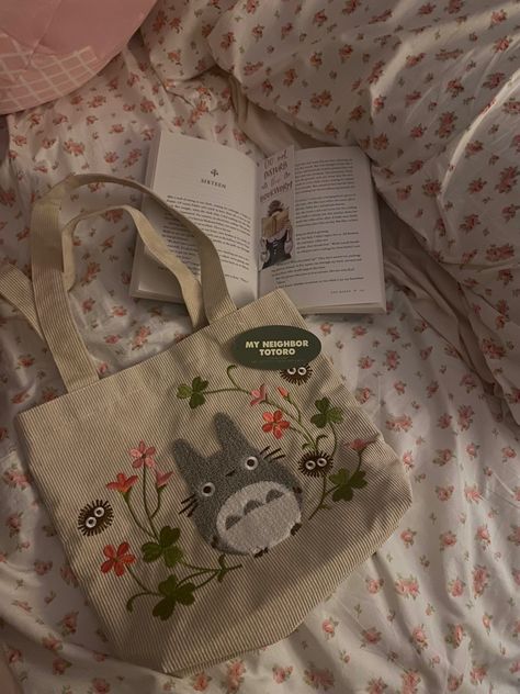 Totoro Gift Ideas, Studio Ghibli Tote Bag, Ghibli Tote Bag, Totoro Tote Bag, Totoro Stuff, Totoro Aesthetic, Totoro Bag, Totebag Aesthetic, Totoro Backpack