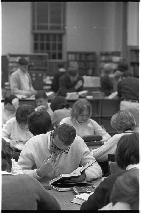 College Classroom, College Exams, Library University, Edinburgh University, Student Photo, A Wrinkle In Time, Ohio University, Ivy Style, Student Studying