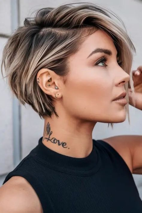 Med Length Pixie Haircuts, Very Short Balayage Hair, How To Style Asymmetrical Bob, Textures Pixie Haircut, How To Style A Quiff Women, Super Short Womens Hair, Short Hair For Growing Out, Workout With Short Hair, Celebrities Short Hairstyles