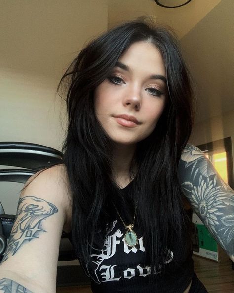 Claire Estabrook, Dark Beauty Fashion, Ladies Of Metal, Rp Characters, Ideal Type, Fashionista Art, Poses References, Dark Beauty