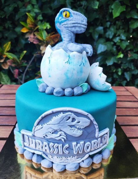 Surprise Party Themes, Jurassic World Cake, Dino Birthday Cake, Jurassic Park Birthday Party, Blue Jurassic World, Jurassic Park Birthday, Spiderman Birthday Cake, Girl Dinosaur Birthday, Dino Cake