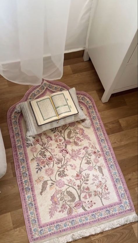 Islamic Madina, Muslim Prayer Room Ideas, Prayer Room Ideas, Wal Paper, Quran Wallpaper, Prayer Corner, Light Quotes, Muslim Prayer, Islamic Artwork