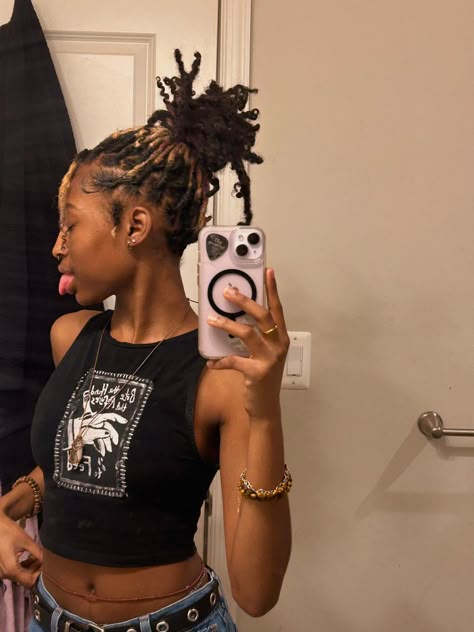 Palm Tree Hairstyle Locs, Claw Clip Hairstyles With Locs, Claw Clips On Locs, Tree Hairstyle, Aesthetic Locs, Hairstyle Locs, Locs Aesthetic Black Women, Locs Black Women Aesthetic, Dyed Locs