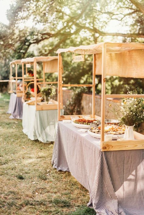 Pretzel Station, Stall Decorations, Food Stall Design, Bread Bar, Fairy Lights Wedding, Soft Pretzel, Amanda Wakeley, Craft Booth Displays, Wedding Reception Food