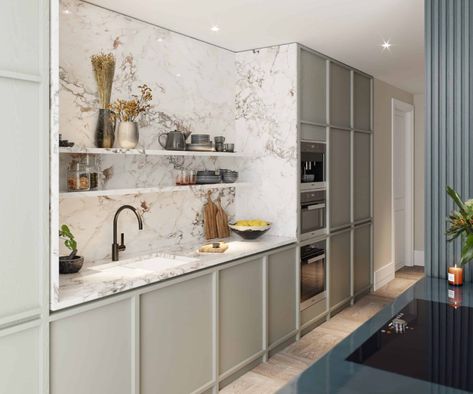 Is "No Hardware" the New Hardware Trend for Kitchens? Slim Shaker Cabinet, Shaker Cabinets Kitchen, Slim Shaker, Kitchen Cabinet Trends, Shaker Kitchen Cabinets, Marble Backsplash, Design Room, Shaker Kitchen, Kitchen Marble