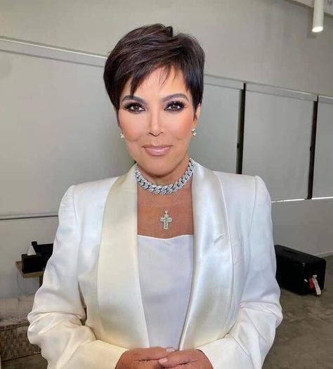 Chris Jenner Haircut, Kris Jenner Haircut, Most Hated Celebrities, Kris Jenner Hair, Blink 182 Concert, Instagram Office, Surprise Pregnancy Announcement, Jenner Hair, Mystery Man