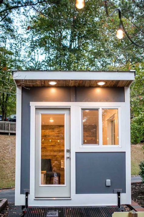 Office Shed Ideas, Office Sheds Backyard, Outdoor Office Shed, Shed Office Ideas, Tiny House Office, Office On Wheels, Small Garden Office, Simplified Life, Backyard Office Shed