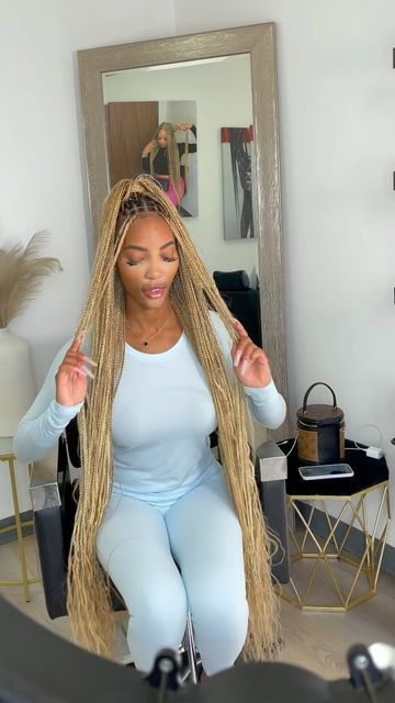 Blonde Box Braids Hairstyles, Mixing Hair Color, Bohemian Knotless Braids, Bohemian Knotless, Unnatural Hair Color, Blonde Box Braids, Books Open, Bohemian Braids, Blonde Braids