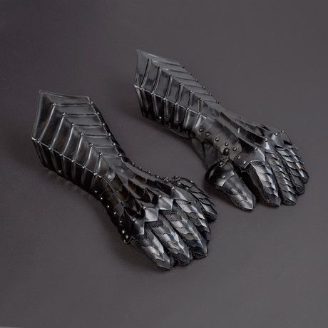 Fantasy Gauntlet Gauntlet Aesthetic, Fantasy Gauntlets Art, Fantasy Gauntlet, Nazgul Gauntlet, Meriadoc Brandybuck, The Nazgul, Fancy Gloves, Samwise Gamgee, The Fellowship Of The Ring