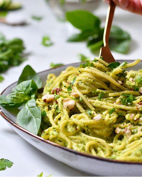 Creamy Vegan Courgette Pasta Recipe Creamy Courgette Pasta, Courgette Pasta Recipe, Courgette Pasta Sauce, Vegan Courgette Recipe, Courgette Recipe, Broccoli Pasta Sauce, Veg Pasta Recipes, Creamy Pasta Sauce Recipes, Vegan Stroganoff