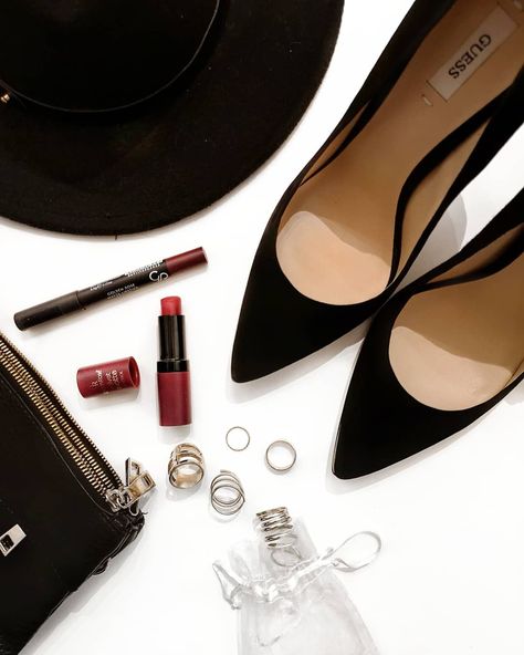 every women should have classic comfortable high heels 🖤👠 #flatlay #classichighheels #fashionflatlay #inspiration #fashionblogger Flatlay Shoes Photography, High Heels Product Photography, High Heels Photoshoot, Heel Photography, Shoes Flatlay, Heels Photoshoot, Couple Chic, Objects Photography, Footwear Inspiration