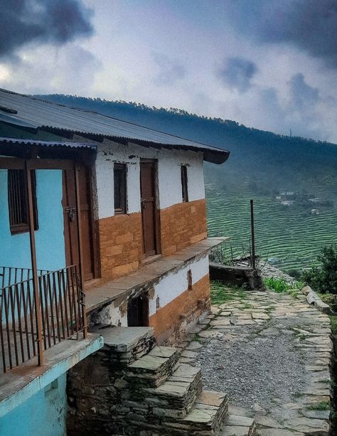 Women Photography, Old Home, Mountain Homes, Village Life, Mountain House, Photography Women, Beautiful Nature, House Styles, Photography