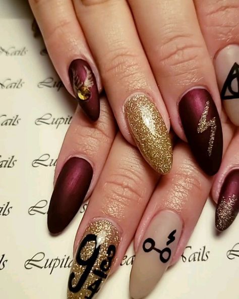 when your client wants Christmas and HP nails #myclientsarethebest #harrypotternails #qualitywork #nailwork #qualitywork #blingbling… Harry Potter Christmas Nail Art, Gryffindor Nails Acrylic, Gryffindor Nail Art, Harry Potter Nails Gryffindor, Universal Studios Nail Ideas, Nail Design Hacks, Malibu Nails, Gryffindor Nails, Harry Potter Inspired Nails