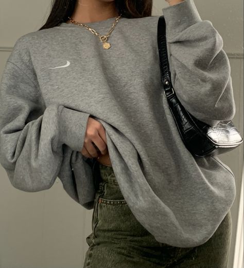 Nike Crewneck Outfit, Nike Sweater Outfit, Nike Sweatshirt Outfit, Nike Sweater Women, Gray Sweatshirt Outfit, Hoodie Outfit Aesthetic, Nike Hoodie Outfit, Nike Hoodies For Women, Crewneck Outfit